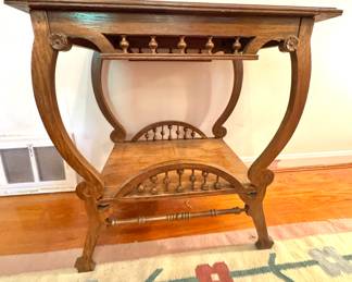 Antique Oak Parlor Table with Spindle Detailing – Early 1900s Arts & Crafts Accent Table
