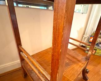 Antique Oak Mission-Style Side Table with Shelf – Early 20th Century Handcrafted Furniture