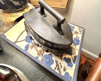 Cast Iron Fluting Iron – Victorian Sad Iron with Scalloped Base, 19th Century Laundry Tool