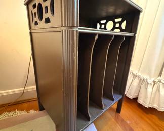 Vintage Art Deco Wooden Magazine Rack Table with Geometric Cutouts – 1930s–1950s Design