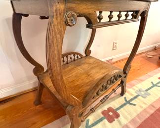 Antique Oak Parlor Table with Spindle Gallery & Scroll Legs – Circa 1900 Victorian Arts & Crafts Era