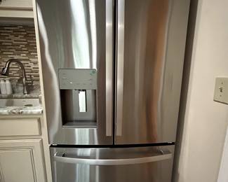 BRAND NEW GE FRIDGE/FREEZER!!!