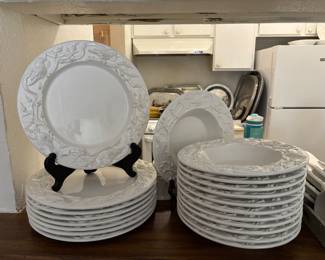 Mesa International  "Garland Song"  made in Italy stoneware