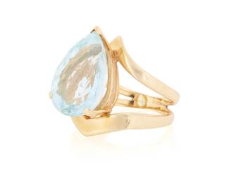 1138
A Gold and Blue Topaz Ring
Centering a pear-shaped blue topaz weighing approximately 9.70 carats set in a chevron inspired mount
Ring size: 7 3/4
11.8 grams gross
Estimate: $400 - $600