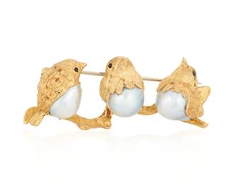 1002
An 18K Gold and Cultured Pearl Brooch
Featuring three birds sitting on a branch all with bellies made of grey cultured pearls measuring approximately 9.95-10.70 mm, signed Italy
Measures: 1 3/4 x 5/8 in.
14.1 grams gross
Estimate: $700 - $1,000