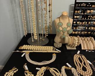 CAROLEE - Classic Pearls