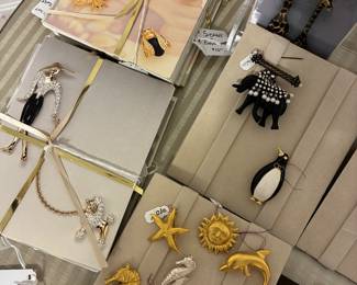 Carolee - Pins - lots of collectible motifs