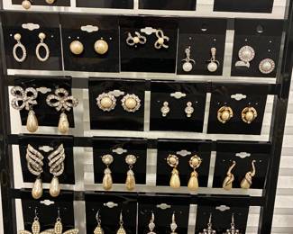 Carolee - Estate looks in silver tone finish with Austrian crystals and glass pearls
