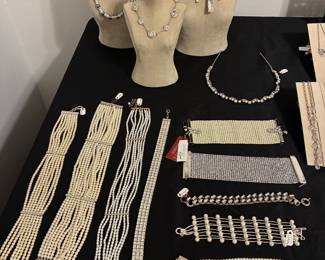 CAROLEE - Vintage Estate design with glass pearls, silver tone finish and Austrian crystals