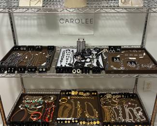 CAROLEE - Fashion collections in designs of Casual Pearl, Black Pearl, Coral and Turquoise, Silver and Gold, Pinks, Blues and Jet