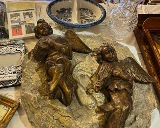 Cherubic wall plaque, accessories