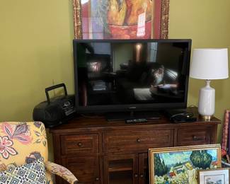 Media console, accessories