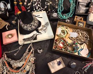 Costume Jewelry - Rings, necklaces, bracelets
