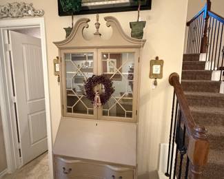 Chippendale-style secretary desk with hutch and 4 drawers 