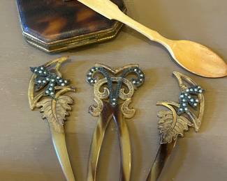 Antique vanity items