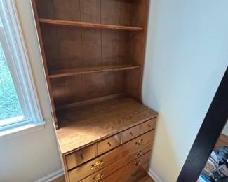 Ethan Allen Nutmeg Heirloom Single Dresser w/Hutch