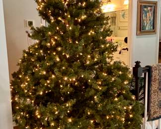7.5 ft WonderLit Christmas Tree - 2 year old - come with 10 year warranty. Purchased at Peppermint Forest in November 2023, Peppermint Forest will honor the warranty to new owner. 