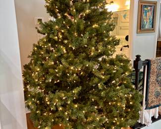 7.5 ft WonderLit Christmas Tree - 2 year old - come with 10 year warranty. Purchased at Peppermint Forest in November 2023, Peppermint Forest will honor the warranty to new owner. 