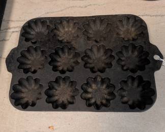Griswold Cast Iron Muffin Pan