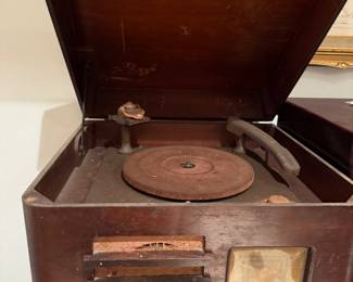 Antique 1941 Table Top Admiral Phonograph/ Tube Radio Combo