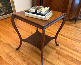 Early 20th Century Antique Tiger Oak Square 2 Tier Parlor Library Side Table.
