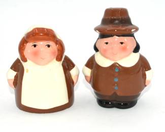 a pair of 2004 Publix Thanksgiving pilgrim salt and pepper shakers
