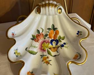 HEREND HAND PAINTED PORCELAIN SHELL SHAPED DISH