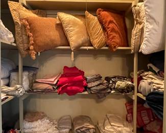DECORATOR PILLOWS, LINENS