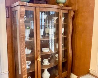 ANTIQUE OAK BOW FRONT CHINA/DISPLAY CASE