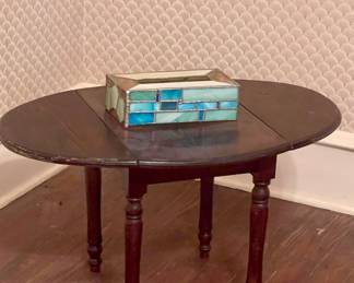 ANTIQUE SMALL DROP LEAF TABLE