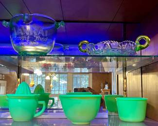 JADEITE MEASURING CUP JUICER, JADEITE BOWL, MCKEE JADEITE ROUND LIDDED REFRIGERATOR JAR, BRIAR ROSE VANKAI WAVING FLUID COMPOUND MIXING BOWL
