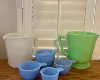 JEANNETTE DELPHITE BLUE SET OF 4 MEASURING CUPS, MCKEE JADEITE 4 CUP PITCHER
