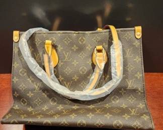 LV PURSE