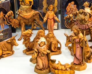 1201b Fontanini Christmas Lot Detail Photo