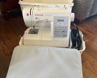 Singer quilting sewing machine 