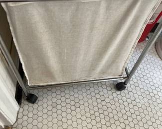 Rolling hamper