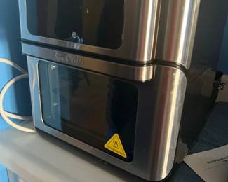 Sur la table kitchen appliances