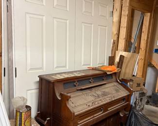 Organ, double doors