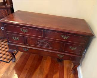 Blanket chest