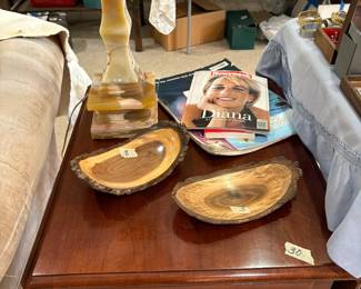 End table, bowls, marble lamp