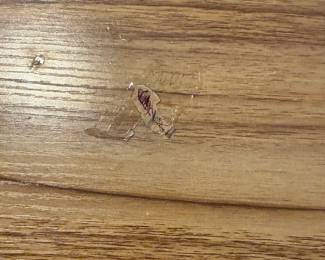 Flaw on top of the desk