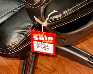 Staple Executive Office Chair