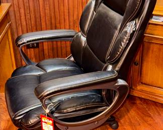 Staple Executive Office Chair