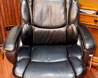 Staple Executive Office Chair