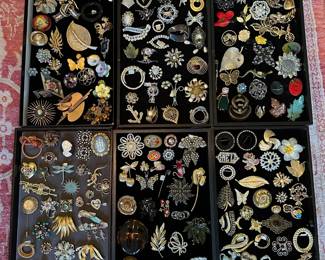 Costume Jewelry - Brooches, Necklaces, Bracelets, Earrings