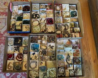 Costume Jewelry - Brooches, Necklaces, Bracelets, Earrings