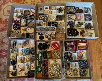 Costume Jewelry - Brooches, Necklaces, Bracelets, Earrings