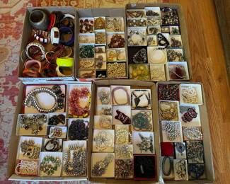 Costume Jewelry - Brooches, Necklaces, Bracelets, Earrings