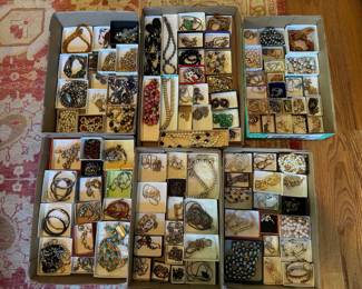 Costume Jewelry - Brooches, Necklaces, Bracelets, Earrings
