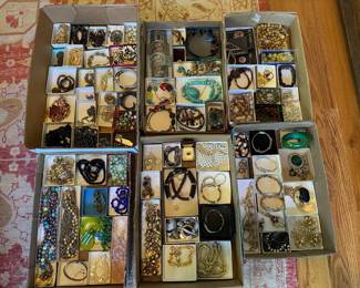 Costume Jewelry - Brooches, Necklaces, Bracelets, Earrings